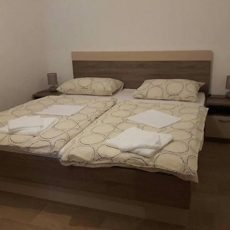 Appartamento Apartman Jercic Dugi Rat Esterno foto