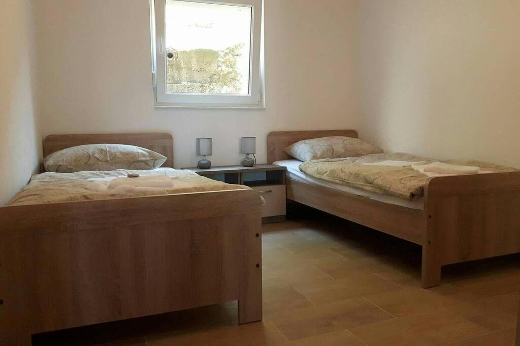 Appartamento Apartman Jercic Dugi Rat Esterno foto