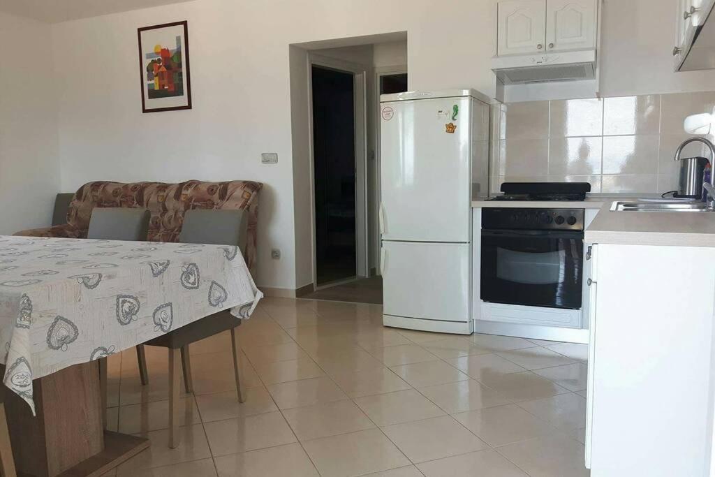 Appartamento Apartman Jercic Dugi Rat Esterno foto