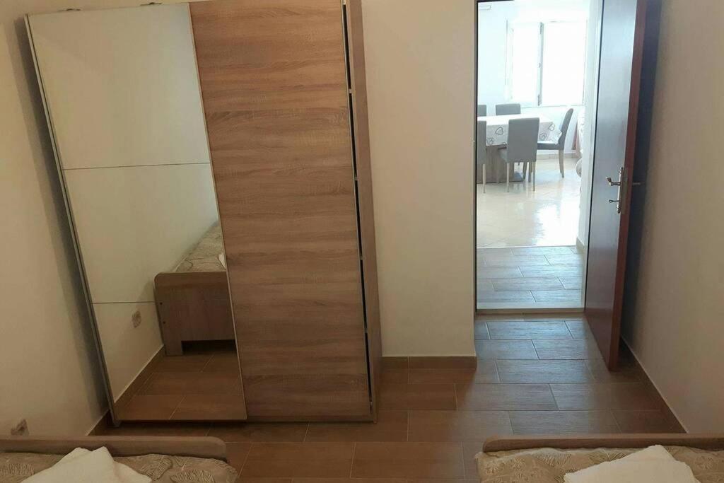 Appartamento Apartman Jercic Dugi Rat Esterno foto